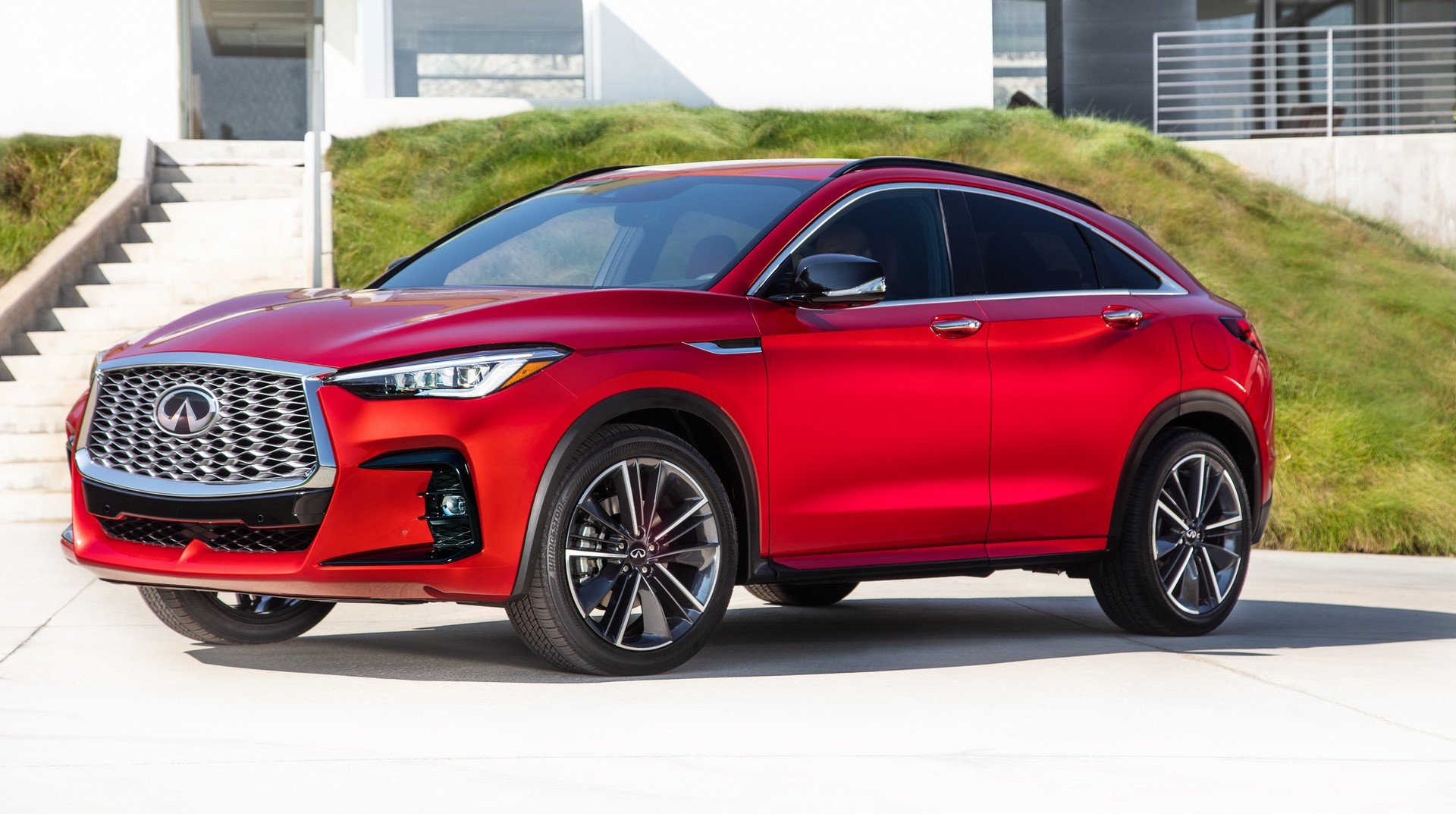 Infiniti QX55 'napada' BMW X4 i Mercedes GLC Coupe FOTO